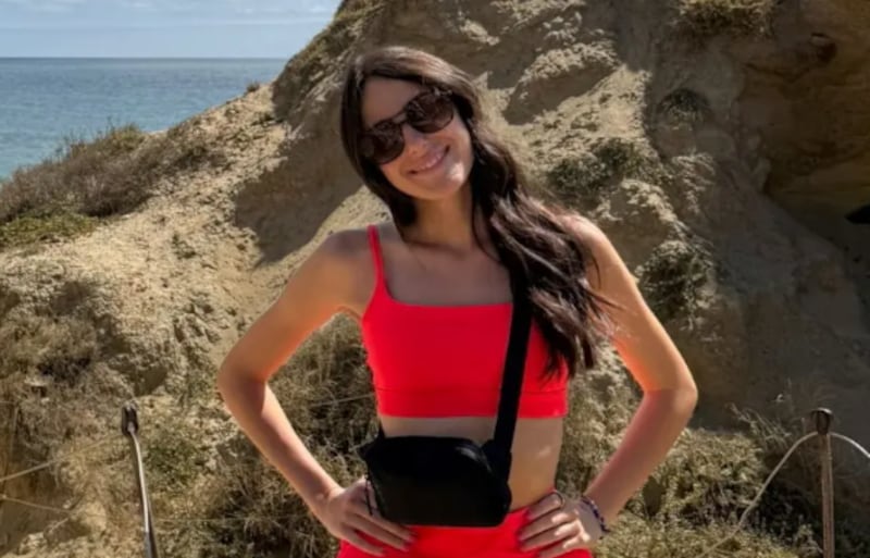 Meagan Meadows, de 24 años, detectó a tiempo su cáncer de colon tras notar sangre en las heces.