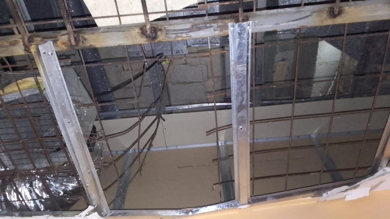 Tres presos se escaparon por el techo del centro transitorio en el Cuartel Modelo, Guayaquil