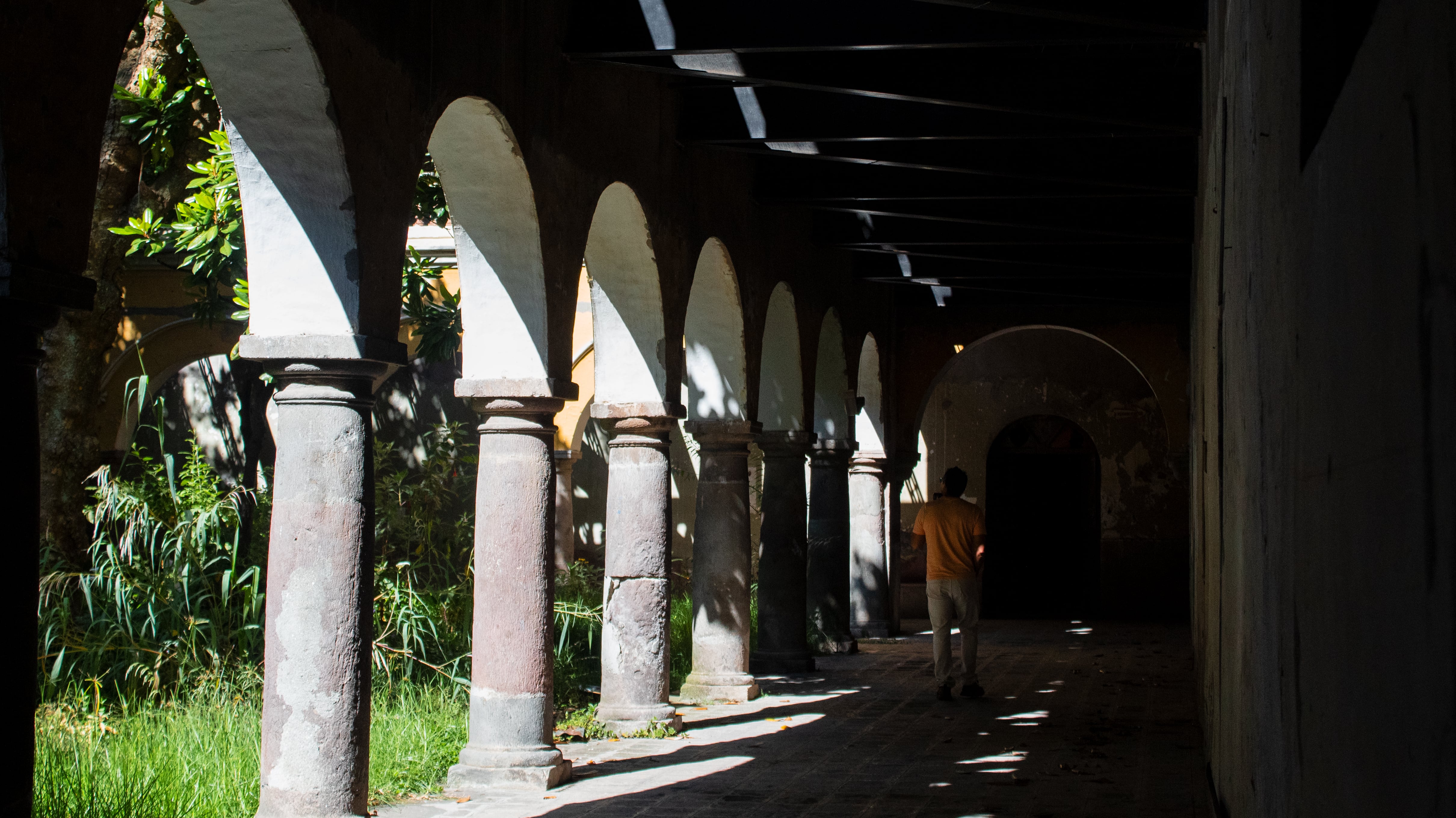“Sentíamos escalofríos en la morgue”: nuevos relatos paranormales en el Hospital San Lázaro en Quito