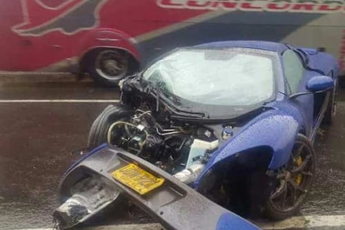 Aparatoso accidente de cuatro carros de lujo que hacían piques ilegales entre Bogotá-Tunja