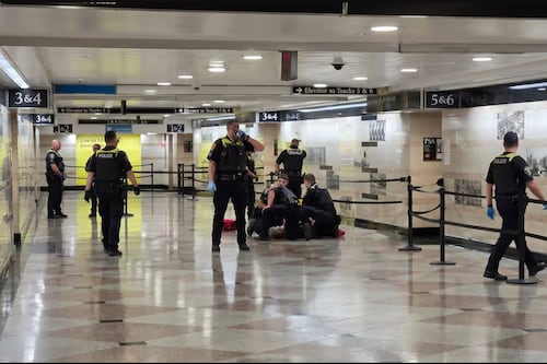 Ataque con arma blanca en Penn Station deja cinco heridos y un detenido en Nueva York