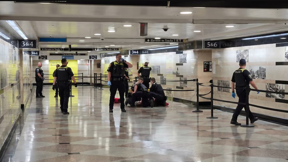 Ataque con arma blanca en Penn Station deja cinco heridos y un detenido en Nueva York