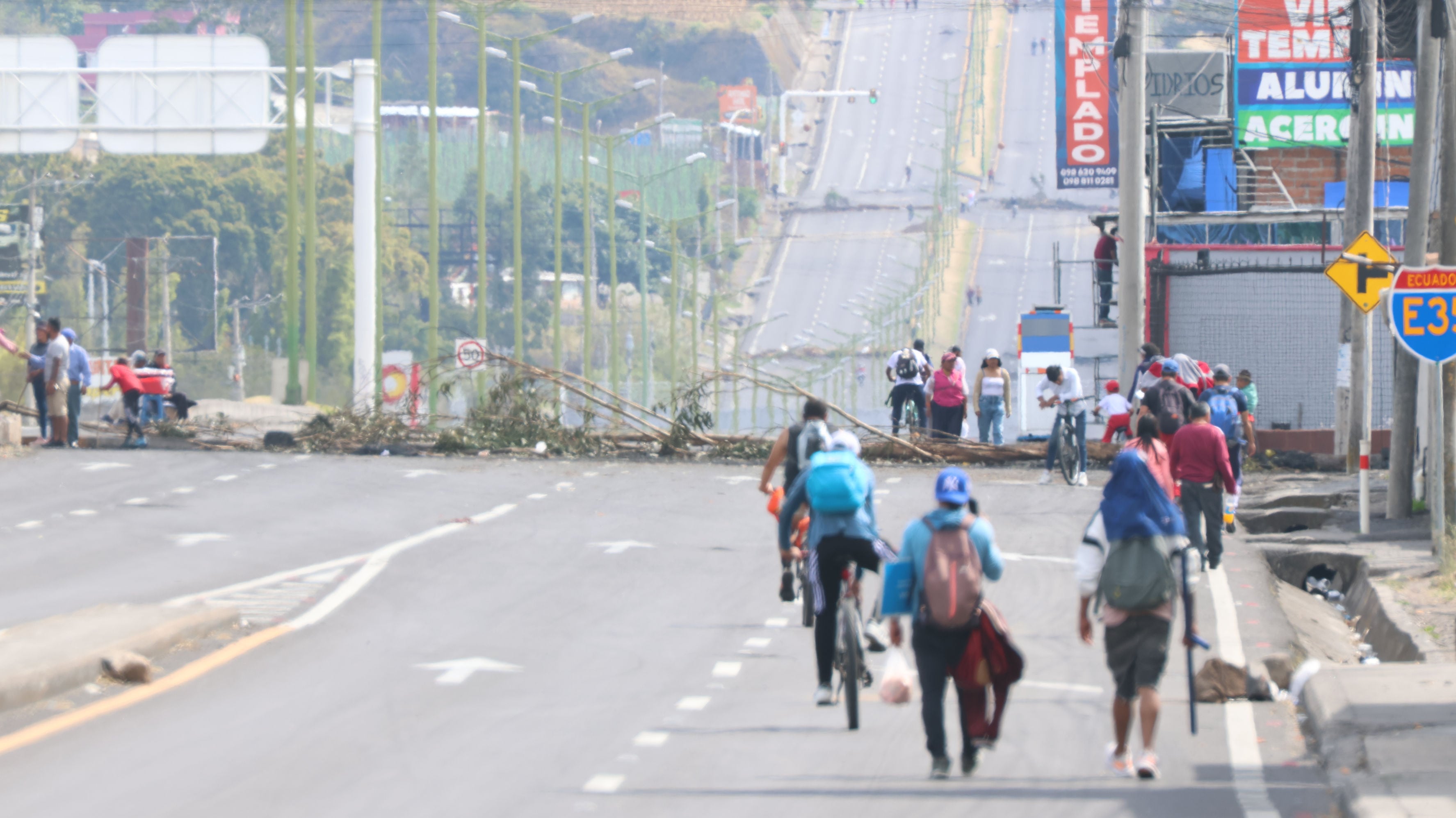 Atuntaqui, transcurridos 17 días de paralización por parte de la CONAIE, el cantón Antonio Ante es uno de los más afectados por las movilizaciones en rechazo a la eliminación del subsidio al diésel. Fotos: Juan Carlos Cevallos/API