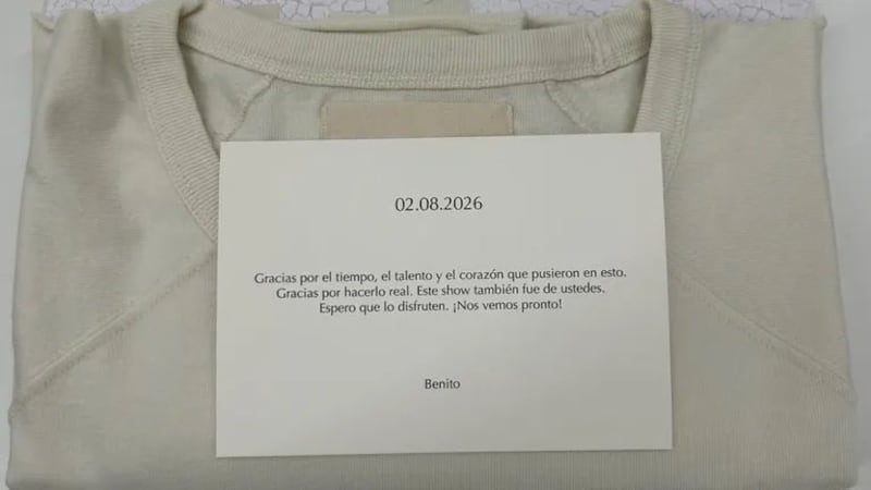 Venden camisetas que Bad Bunny regaló a empleados de tienda de ropa.