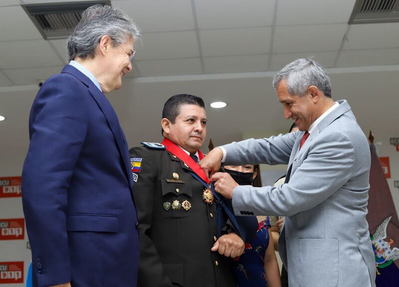 Cinco después del incidente el sargento Raúl Wong recibió una condecoración por parte del ministro del Interior Patricio Carrillo