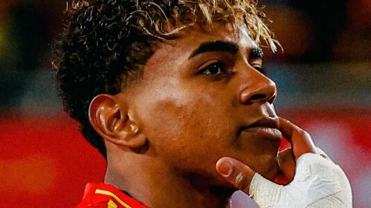 Lamine Yamal tuvo su estirón hace un año.