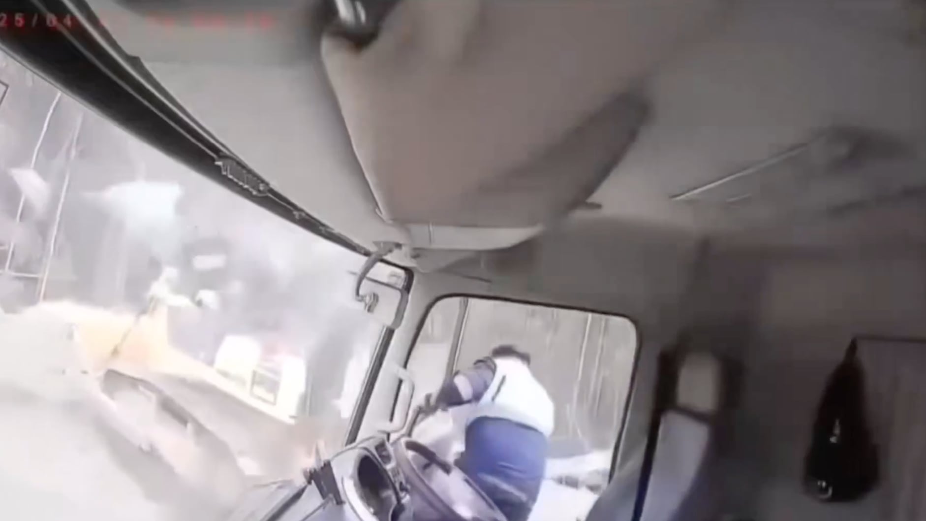 VIDEO: Trabajadores quedan sepultados tras deslizamiento de tierra en mina de níquel - Fuente: Video de X