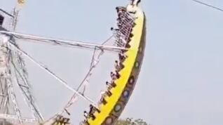 Captan colapso de columpio gigante mientras estaba en funcionamiento - Fuente: Video de X