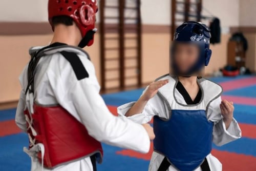 Intentan linchar a maestro de Taekwondo acusado de abusar de una alumna durante seis años