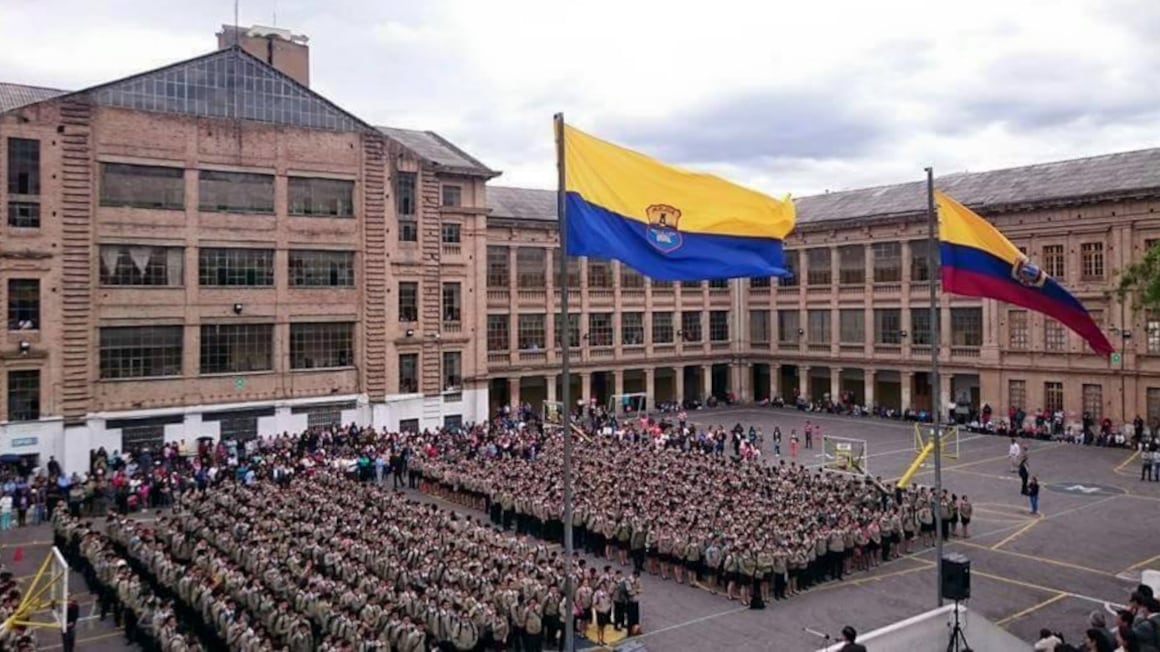 Facebook Colegio Mejía