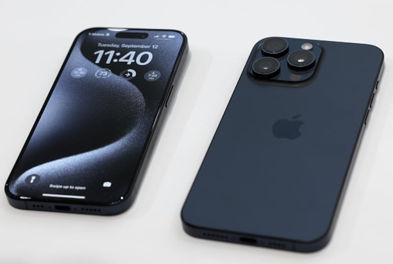 Dimensiones del iPhone 17.