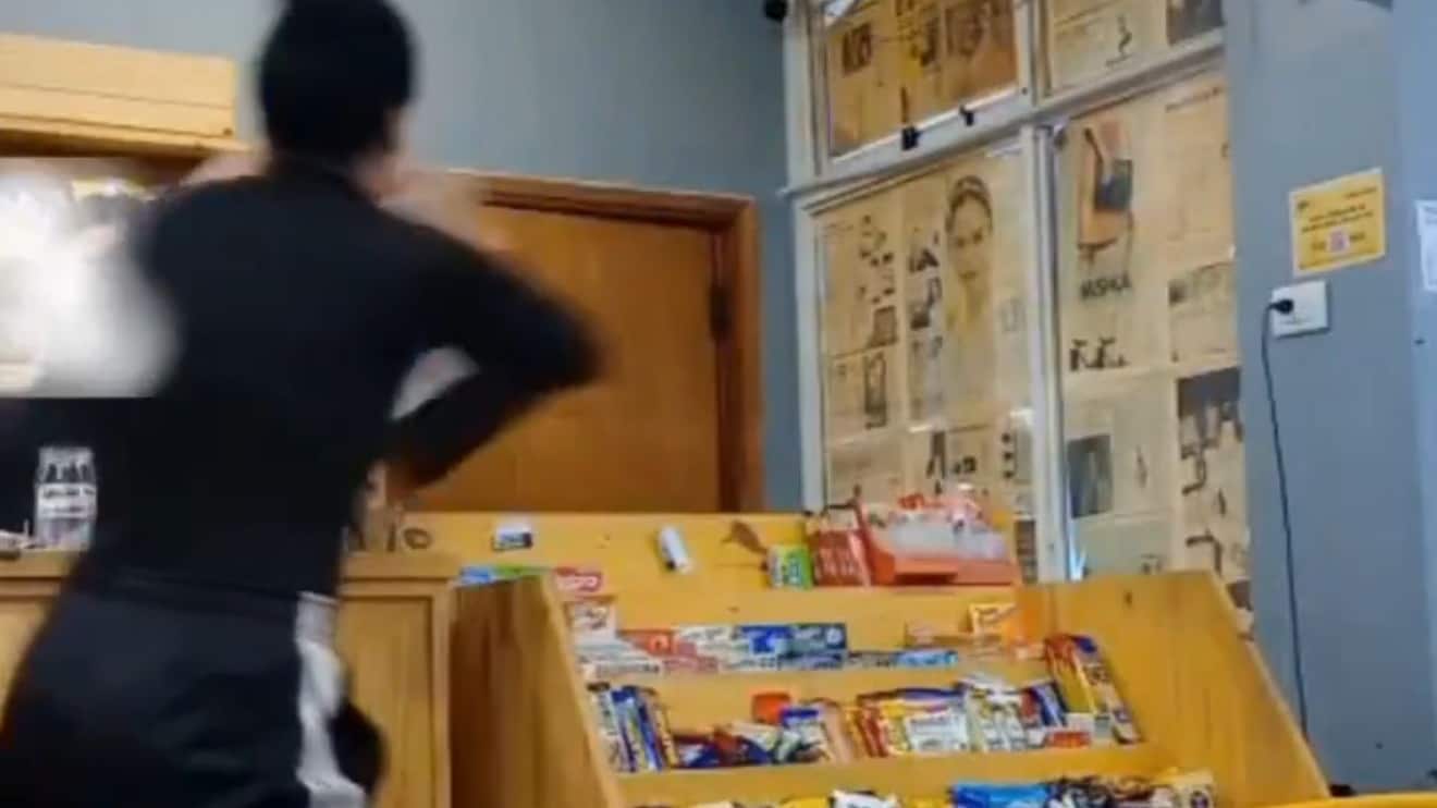 Mujer destrozó el lugar donde trabajaba: exigía que le paguen sus horas extras