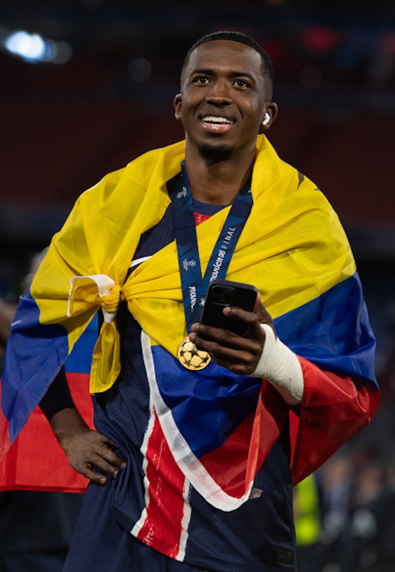 Willian Pacho puede conseguir siete títulos en el 2025.