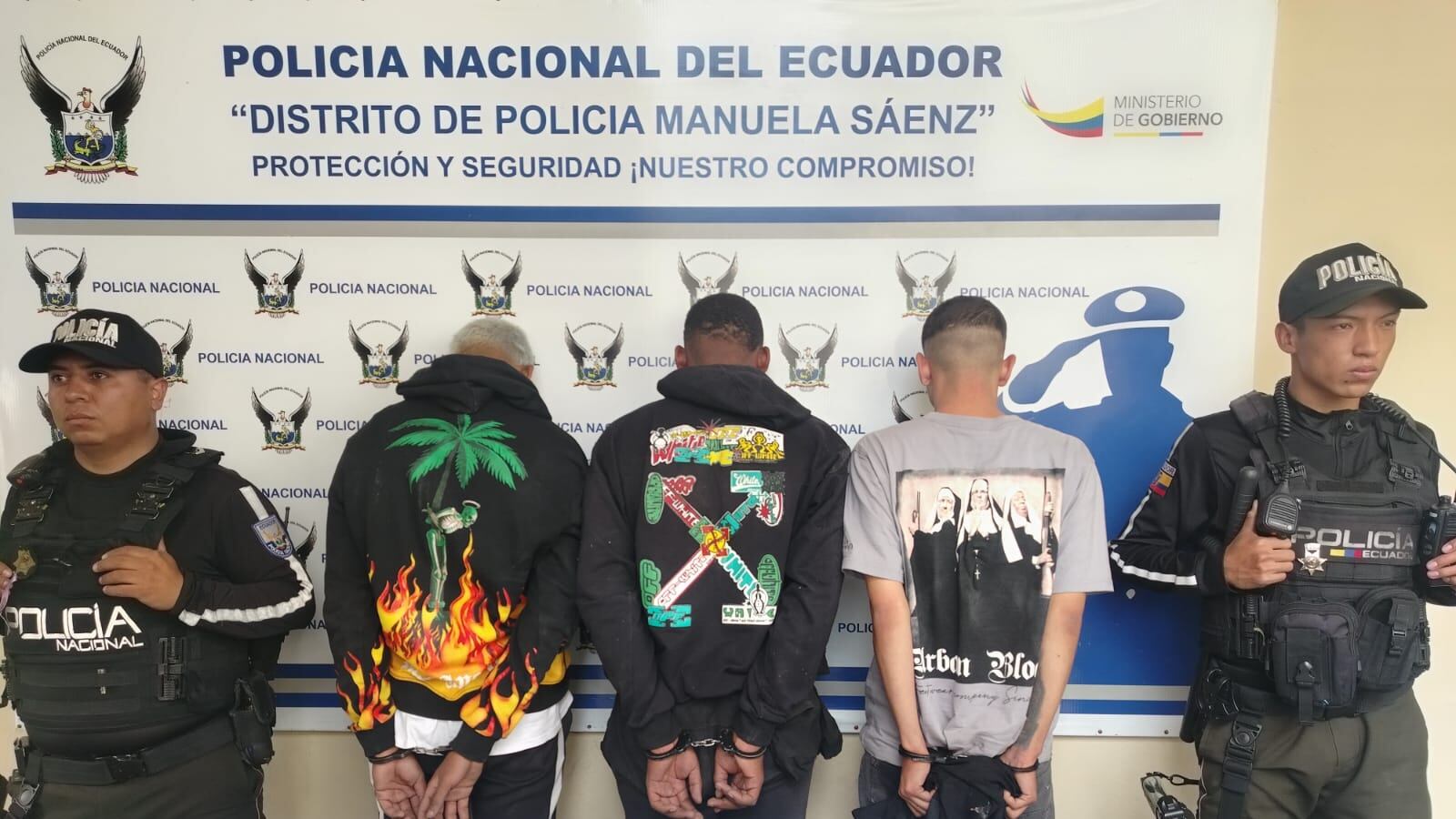 Tres sujetos fueron detenidos tras denuncias de taxistas en Quito. Imagen: Policía Nacional