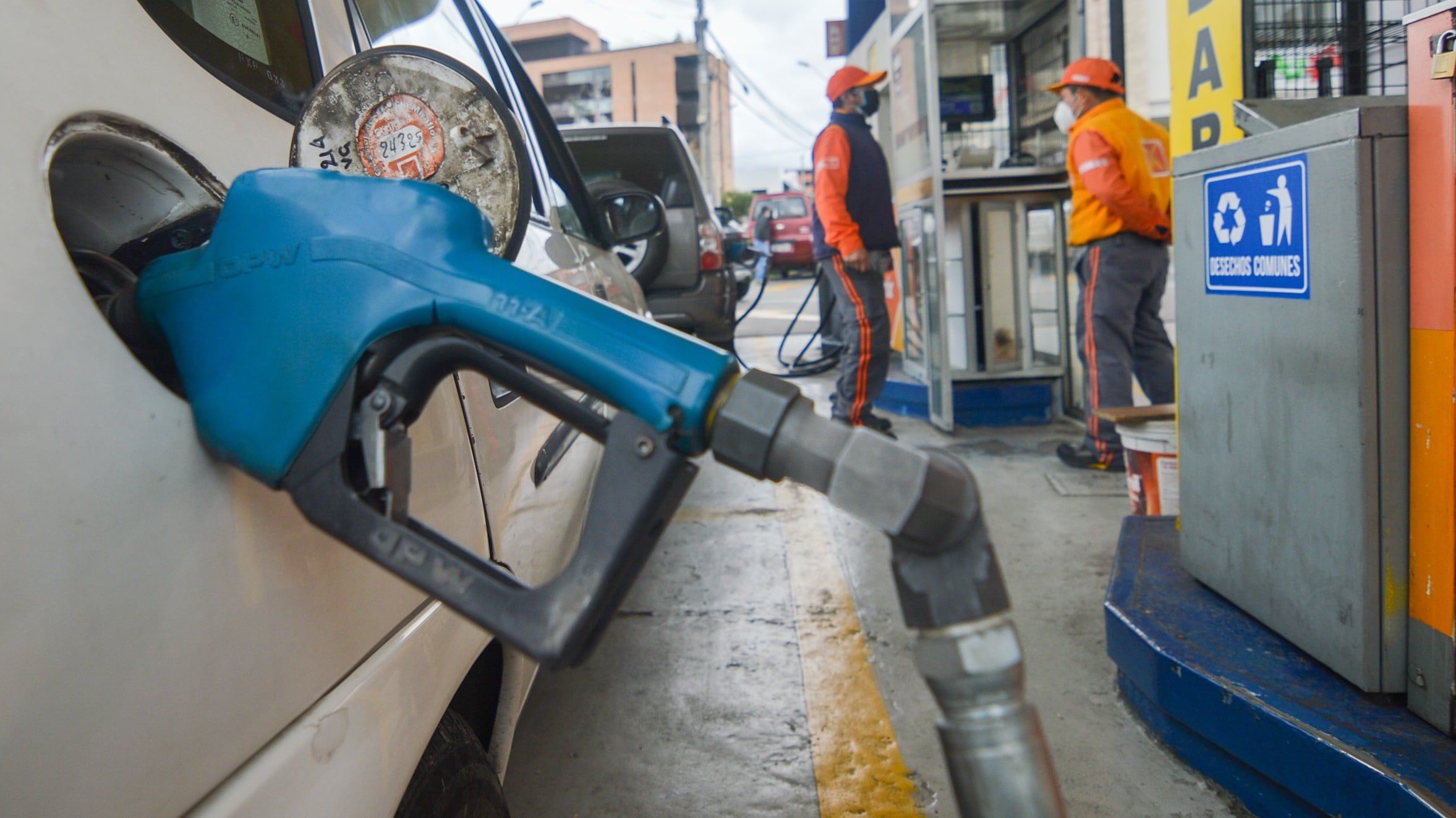 Abastecimiento de gasolina en Ecuador.