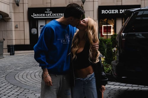 Un mensaje confirmaría la ruptura de Peso Pluma con Hanna Howell