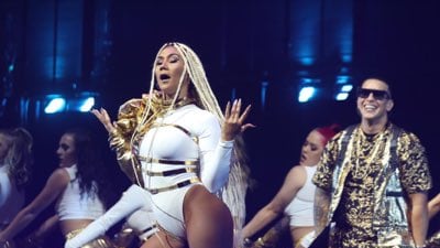 Bailarina de DY que se roba el show