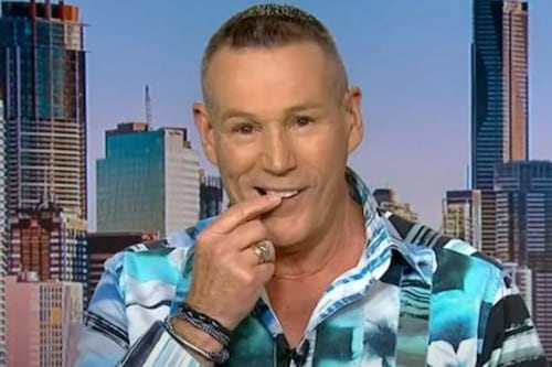 ¡Ups!: Conductor de televisión perdió un diente mientras estaba al aire