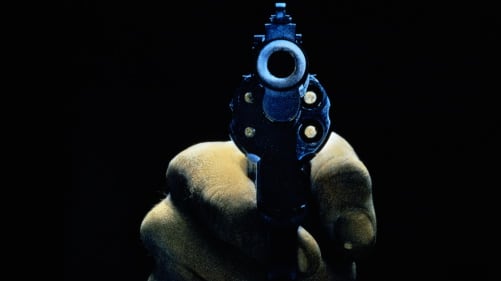 Ataque armado en los exteriores del Hospital Pablo Arturo Suárez en Quito: se reporta una persona herida y una guía penitenciaria resultó herida