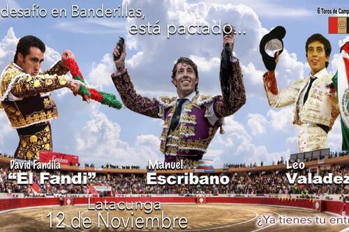 Un duelo de toreros banderilleros en el ruedo de la plaza de Latacunga
