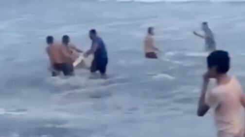 salvavidas agredido en playa de Cuyutlán, México