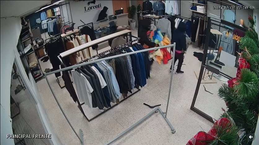 Robo tienda de ropa, norte de Quito