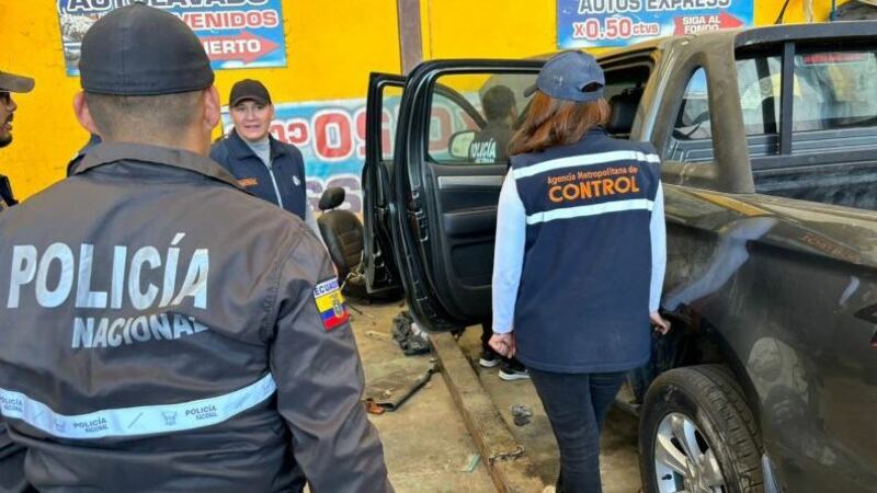 Taller mecánico donde hallaron autos reportados como robados en el sur de Quito