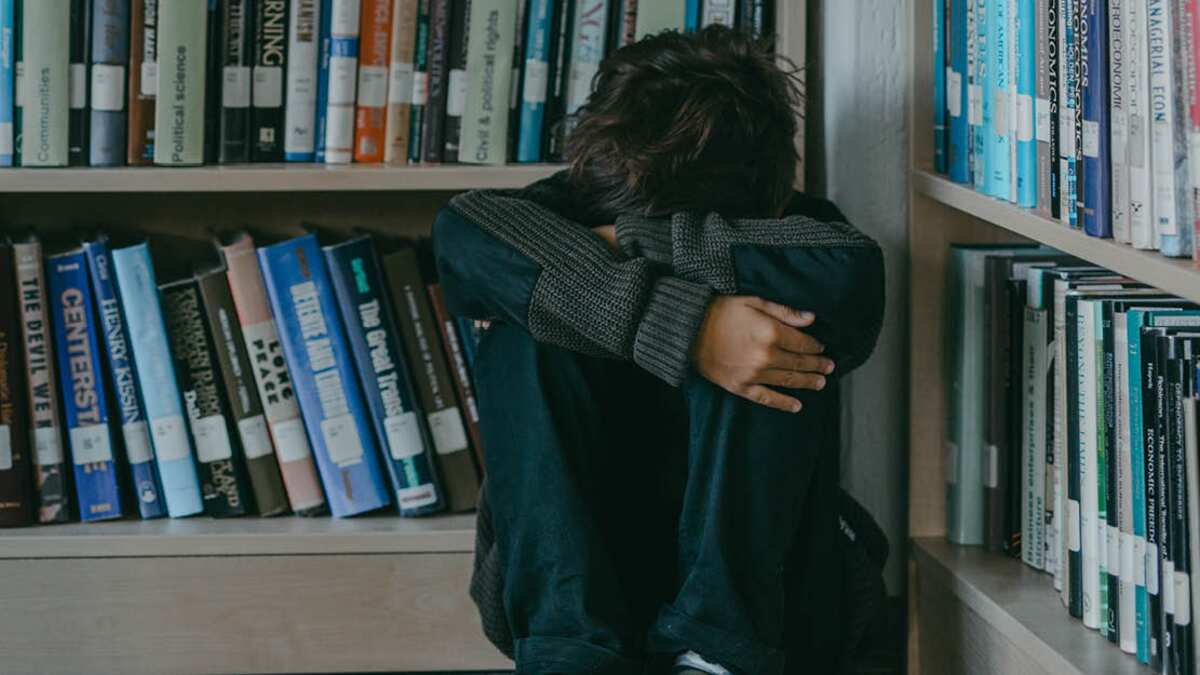 Investigan a psicólogo de colegio de Cuenca por denuncias de abuso sexual