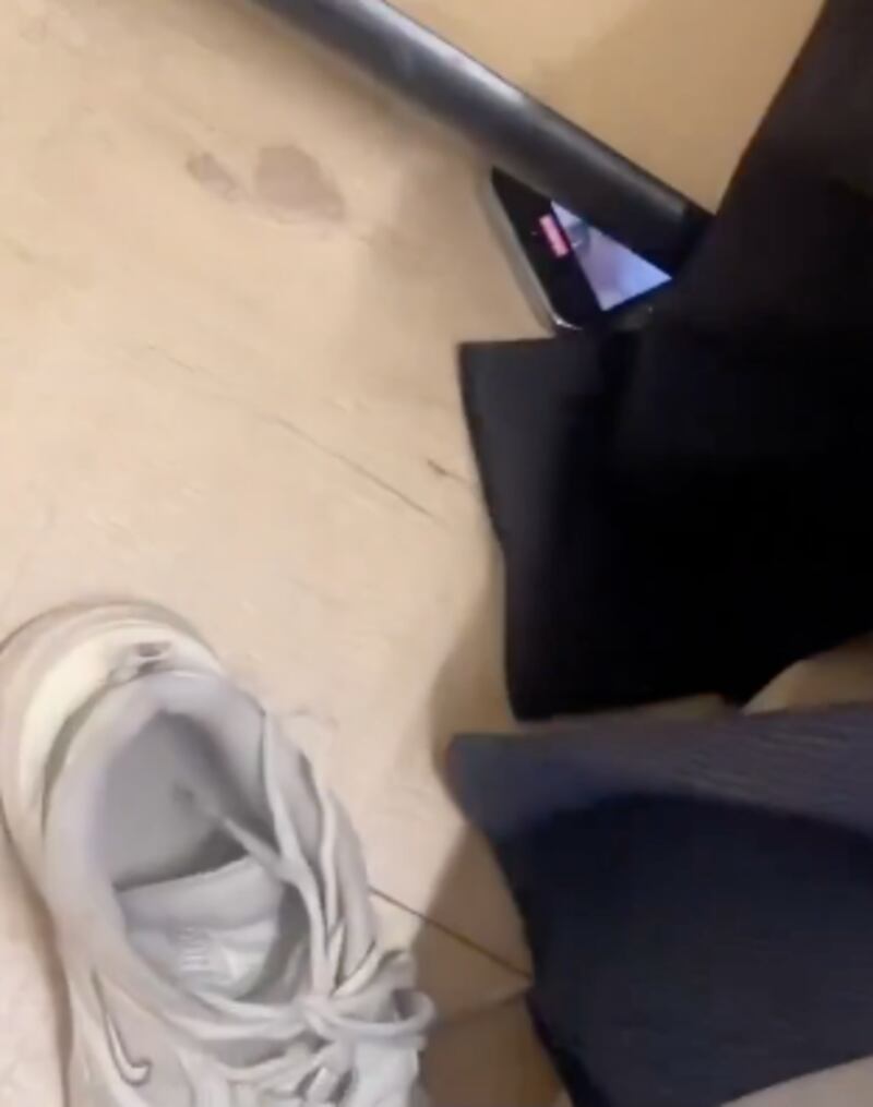 Mujer denunció que un hombre la grabó en un vestidor de centro comercial en Bogotá