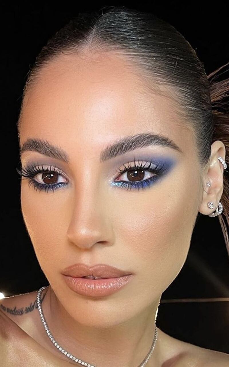 Maquillaje azul
