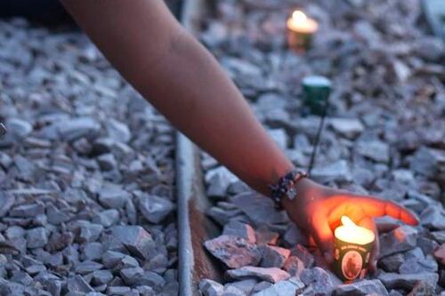 “Mamá, si un día desaparezco no les creas”: Un poema que te provocará escalofríos