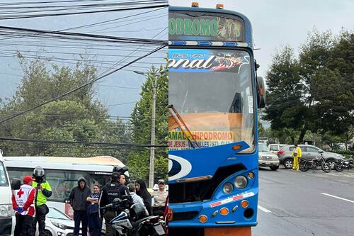 Quito: Una persona falleció tras ser atropellada por un bus en la Mariana de Jesús