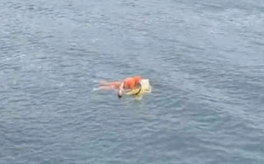 Video viral: pescador sobrevive a naufragio en Brasil y es rescatado a cuatro kilómetros de la costa.