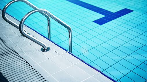 Detalles sobre el fallecimiento de un extranjero en una piscina de conjunto habitacional en Quito