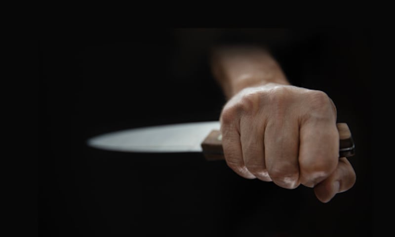Mientras tomaban, habría apuñalado a su acompañante en el pecho causándole la muerte