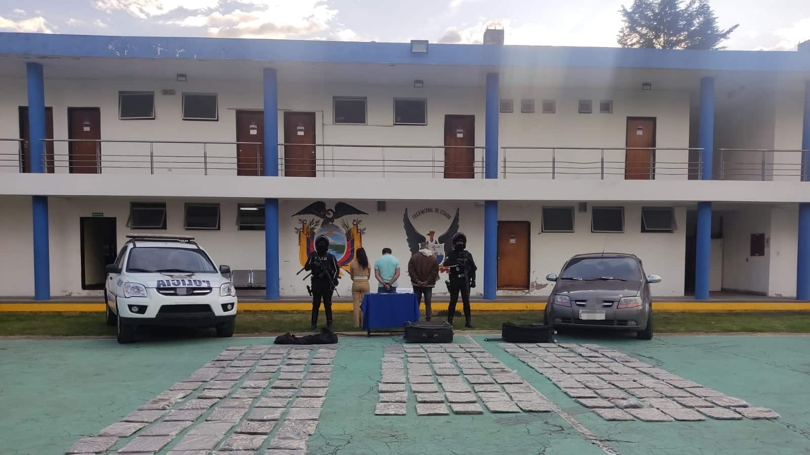 Extranjeros llevaban más de USD 50.000 en droga a bordo de un vehículo en Los Chillos, Quito