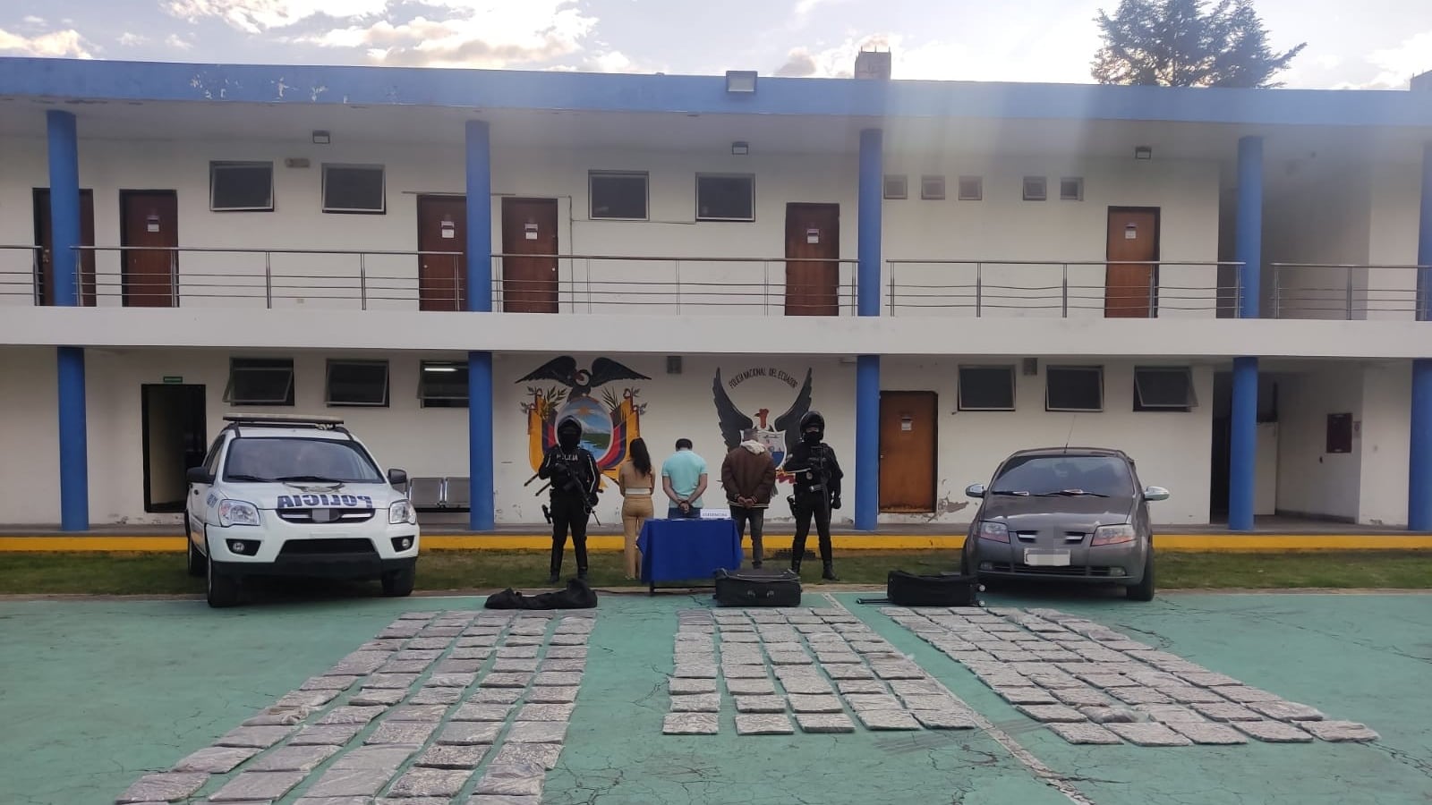 Extranjeros llevaban más de USD 50.000 en droga a bordo de un vehículo en Los Chillos, Quito