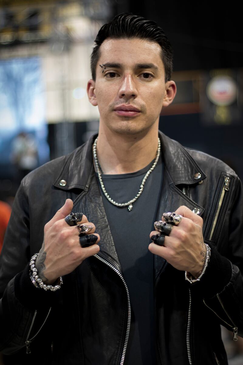 Carlos Machado, orfebre cuencano de 32 años
