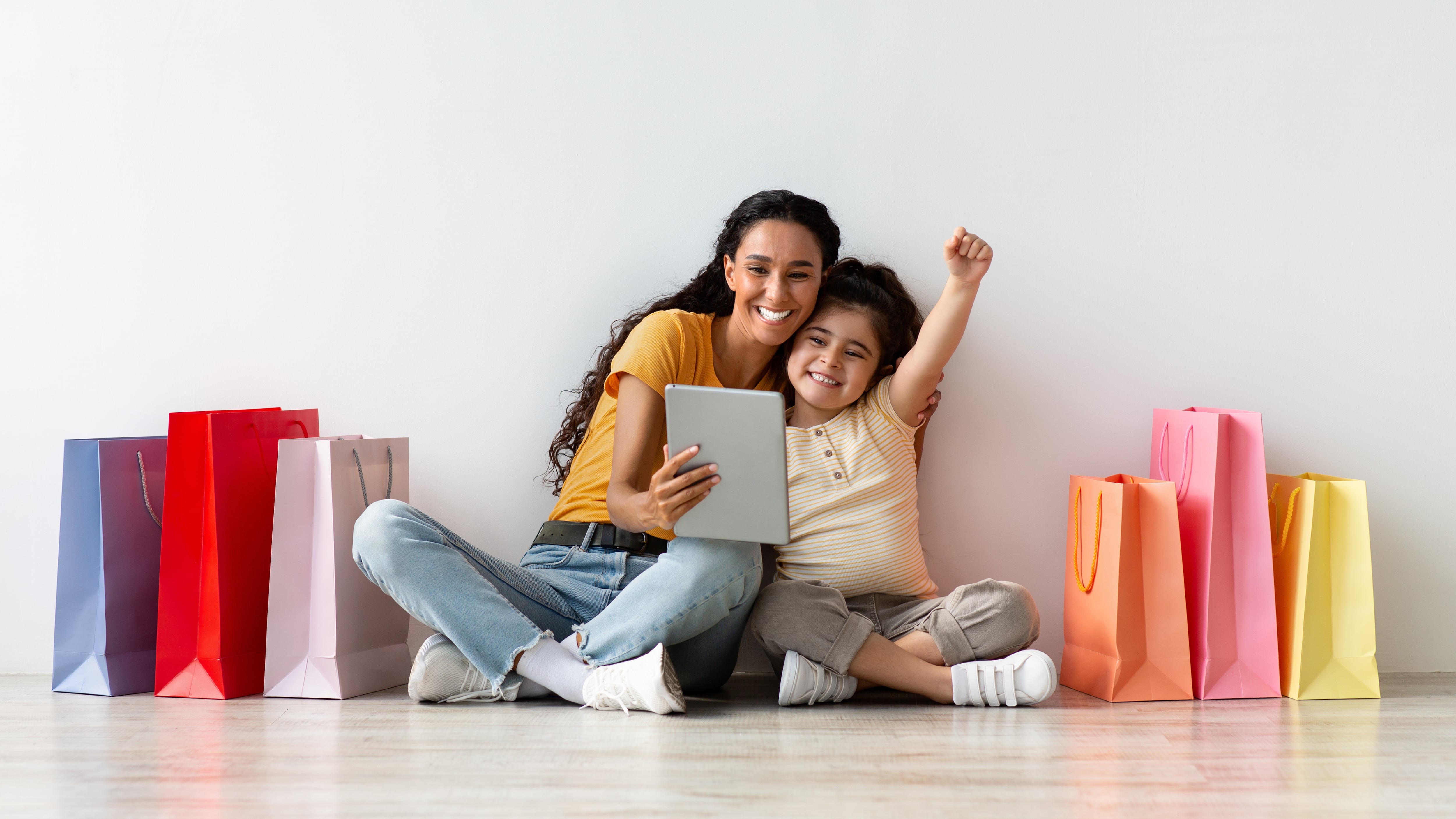 Moda, estilo y un toque ‘tech’ desde USD 20 en ETAFASHION