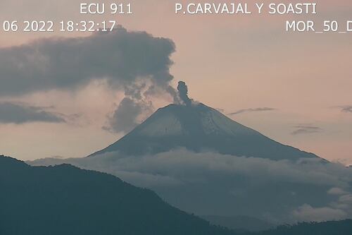 Geofísico advierte posible caída de ceniza del volcán Sangay en Morona Santiago