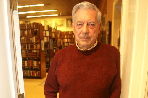 El hijo de Mario Vargas Llosa publicó imagen que revela el estado de salud de su padre