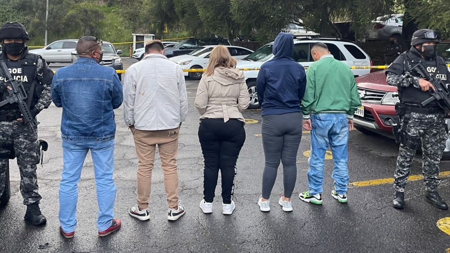 Detienen a cinco sospechosos en el Ministerio de Defensa en Quito; Se encontraron bolsas de dinero