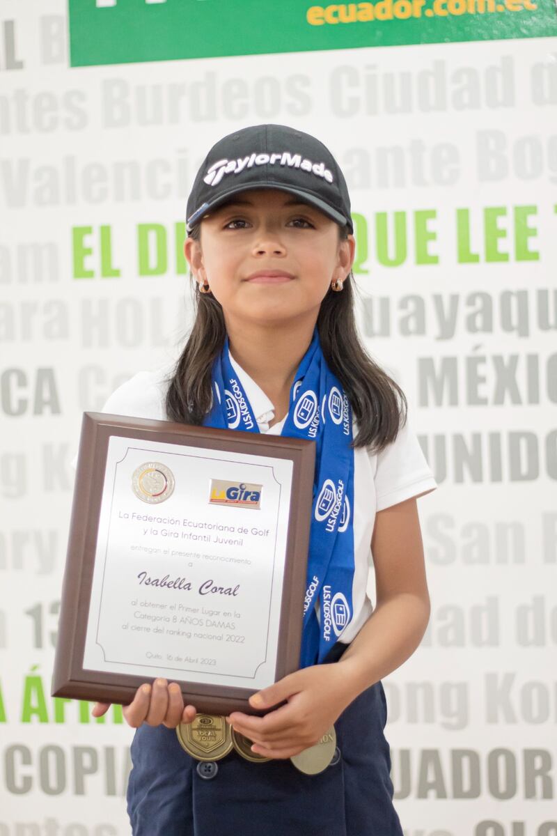 Isabella Coral Ochoa en los estudios de Metro Ecuador