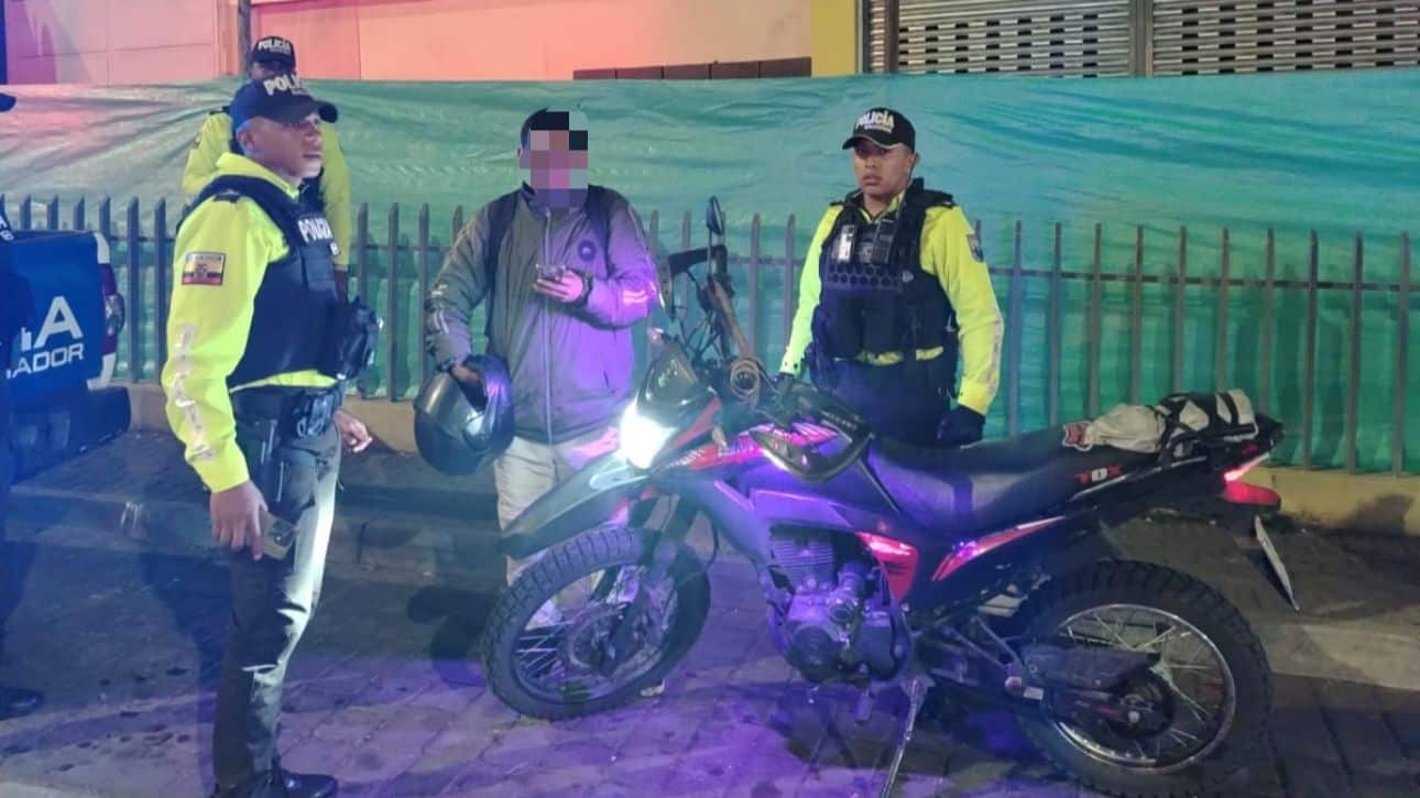 Motocicleta reportada como robada fue recuperada en operativo policial en Tumbaco