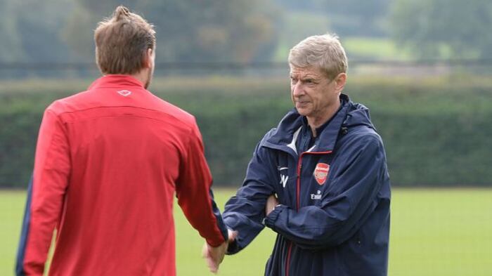 Nicklas Bendtner con Arsene Wenger