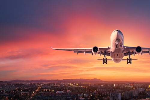 Pasajero se conectó indebidamente a Starlink en pleno vuelo y puso en peligro al resto de viajeros