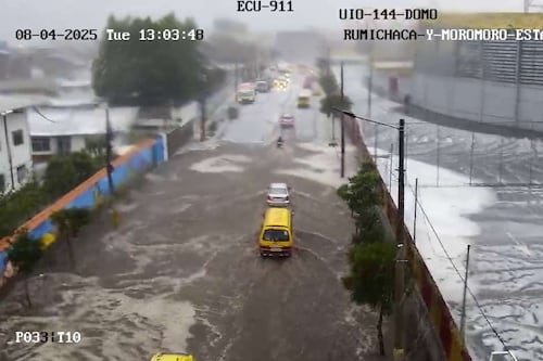 Granizo y acumulación de agua en varios sectores de Quito, este 8 de abril