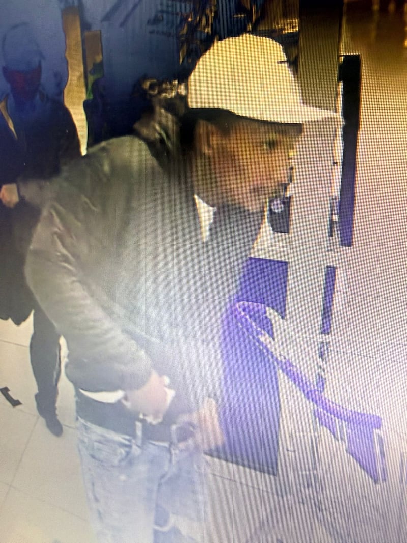 Rostros de los sospechosos de asalto y asesinato de empleado de supermercado en Quito se viralizan en redes sociales Foto: Policía Nacional