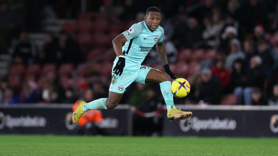 Pervis Estupiñán con el Brighton