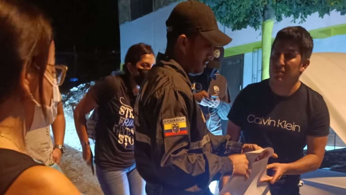 Detienen al juez Banny Molina en Manabí por haber otorgado habeas corpus a Jorge Glas y Daniel Salcedo. Tenía orden de captura